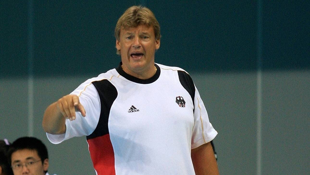 Wasserball-Bundestrainer mit Appell