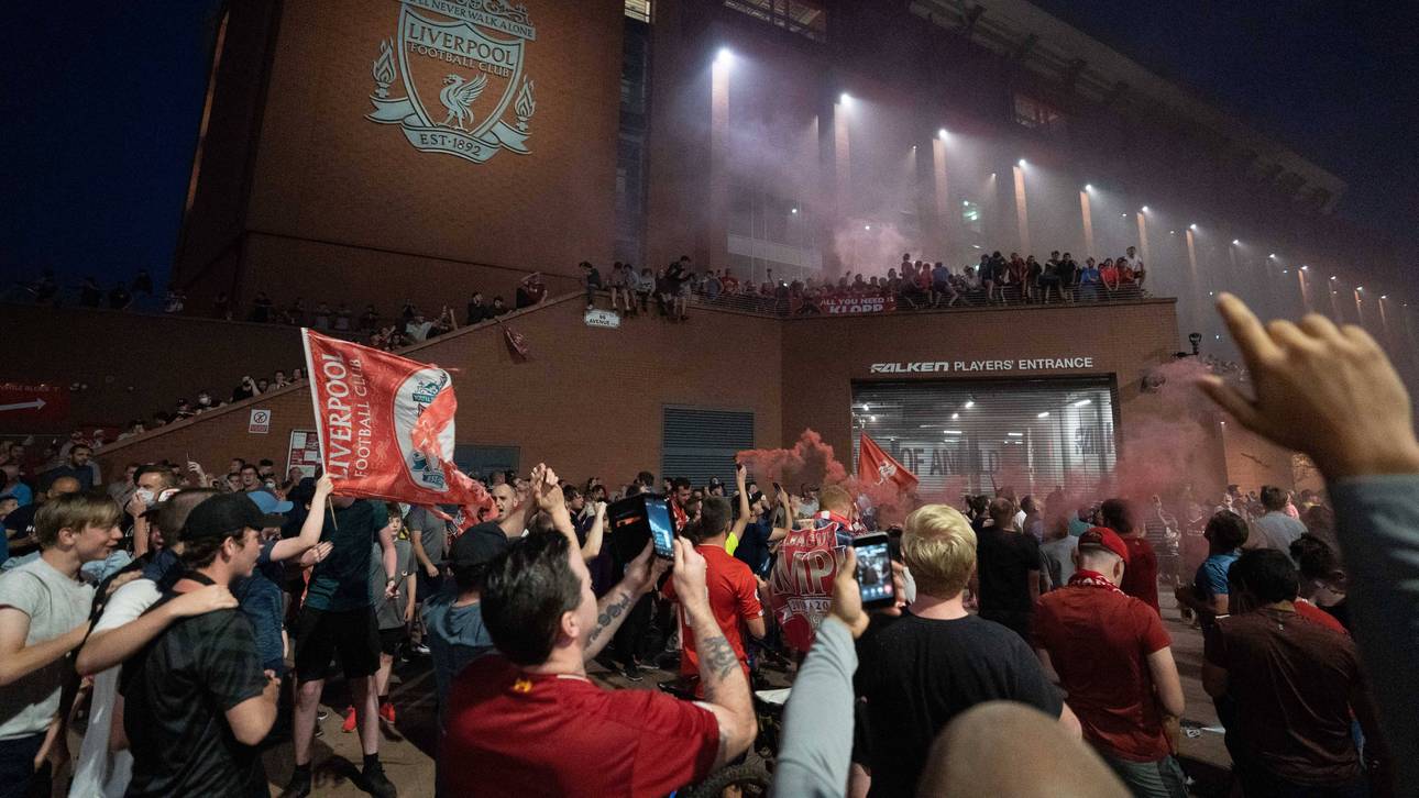 An der Anfield Road wird gefeiert bis tief in die Nacht