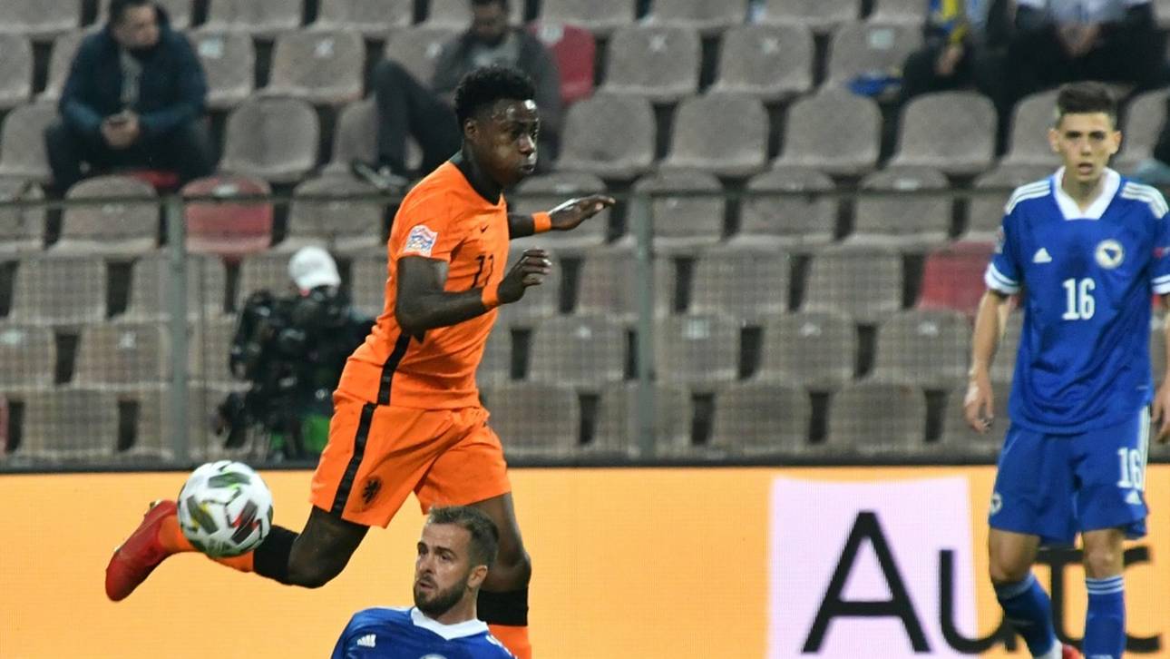 Ajax-Profi Promes wegen Messerstecherei in Untersuchungshaft