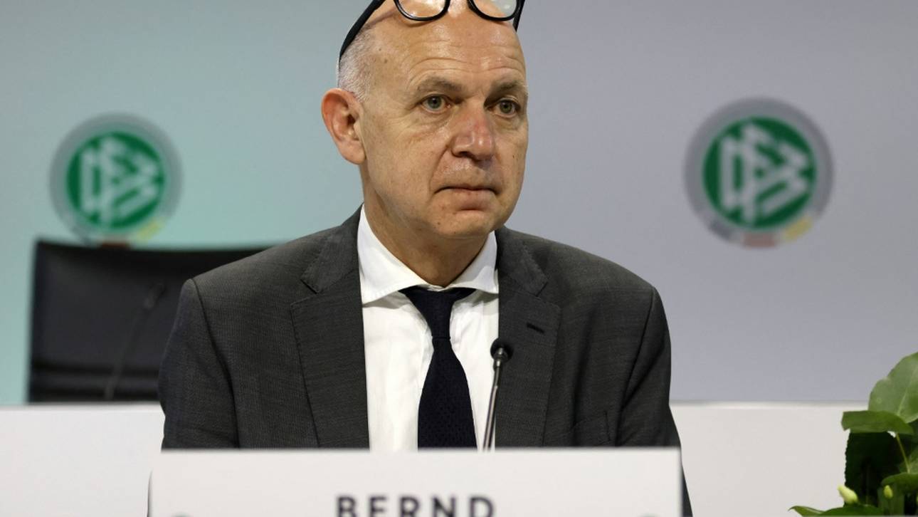 DFB-Delegation besucht Herberger-Grab