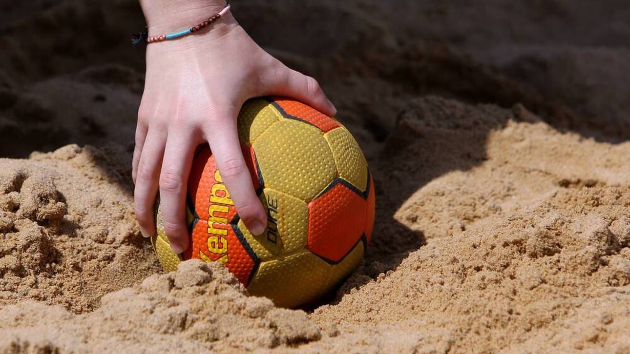 Strafe für Beachhandballerinnen?