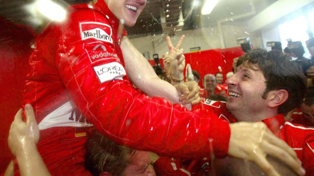 Und im Oktober 2003 hat Schumacher wieder etwas zu feiern: Weltmeister mit zwei Punkten Vorsprung vor Räikkönen und elf vor Montoya 