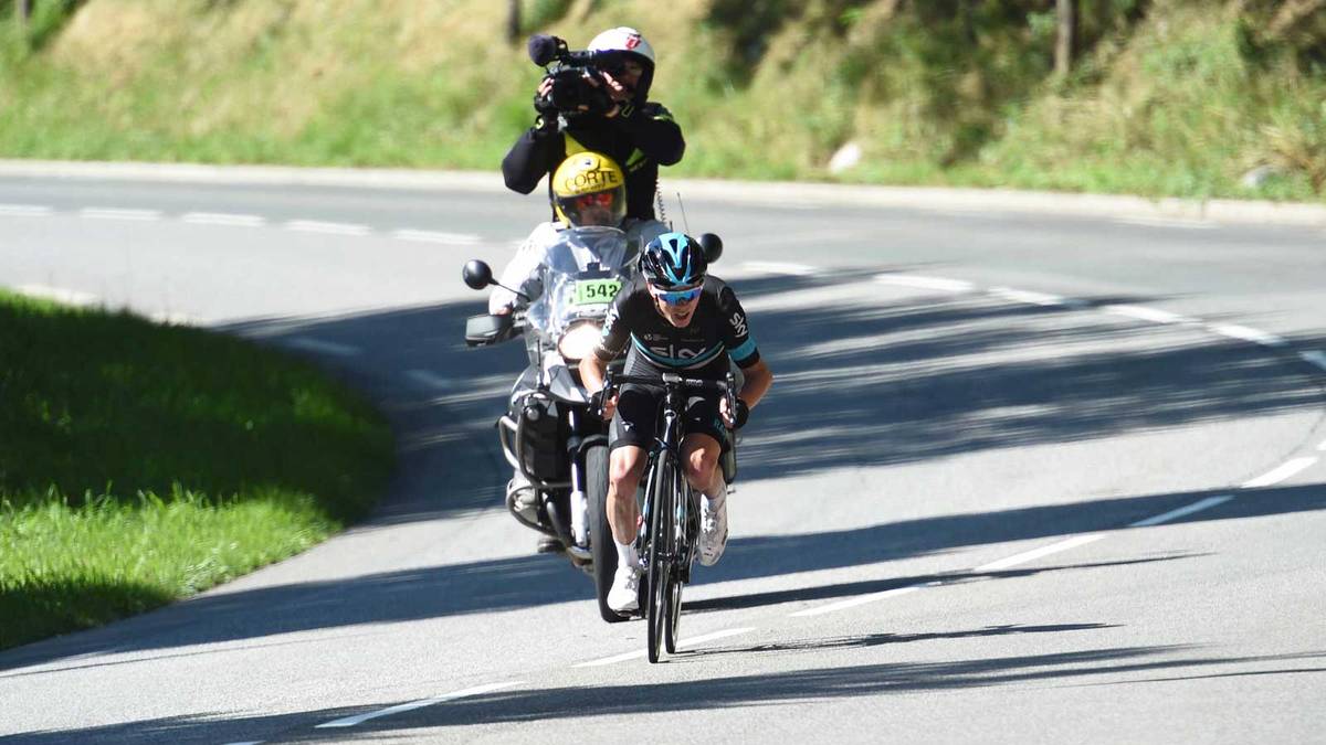 Am Peyresourde sorgte Gesamtsieger Christopher Froome bei der diesjährigen Tour auf der Abfahrt für Furore, als er in waghalsiger Position einen Vorsprung herausfuhr