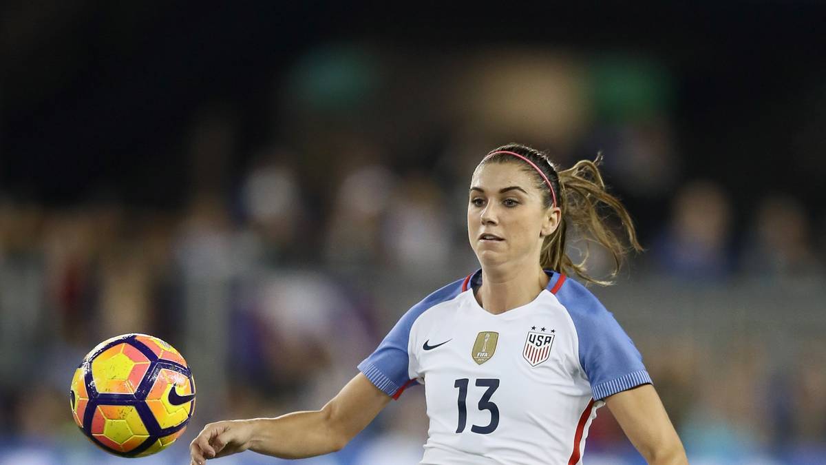 ALEX MORGAN (USA): Die wahrscheinlich weltbeste Stürmerin erzielte im SheBelieves Cup im Vorjahr gegen Deutschland ein wahres Zaubertor, das zum besten Treffer des US-Fußballs 2016 gewählt wurde. 73 Tore in 120 Länderspielen, die Pause in der amerikanischen Liga nutzt sie für ein Engagement bei Olympique Lyon