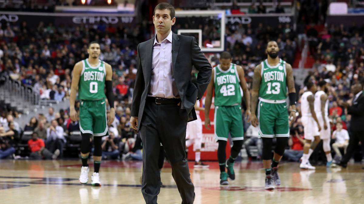 RANG 2 - BRAD STEVENS (Boston Celtics): Wieder einmal presst das junge Coaching-Genie aus den Celtics das Maximum heraus. Gordon Hayward die komplette Saison verletzt, Kyrie Irving macht nur 60 Spiele, auch Al Horford fehlt zehn Partien, Daniel Theis als wichtiger Bankspieler ebenfalls schon länger raus - trotz all dieser Ausfälle holen die Celtics Platz 2 im Osten