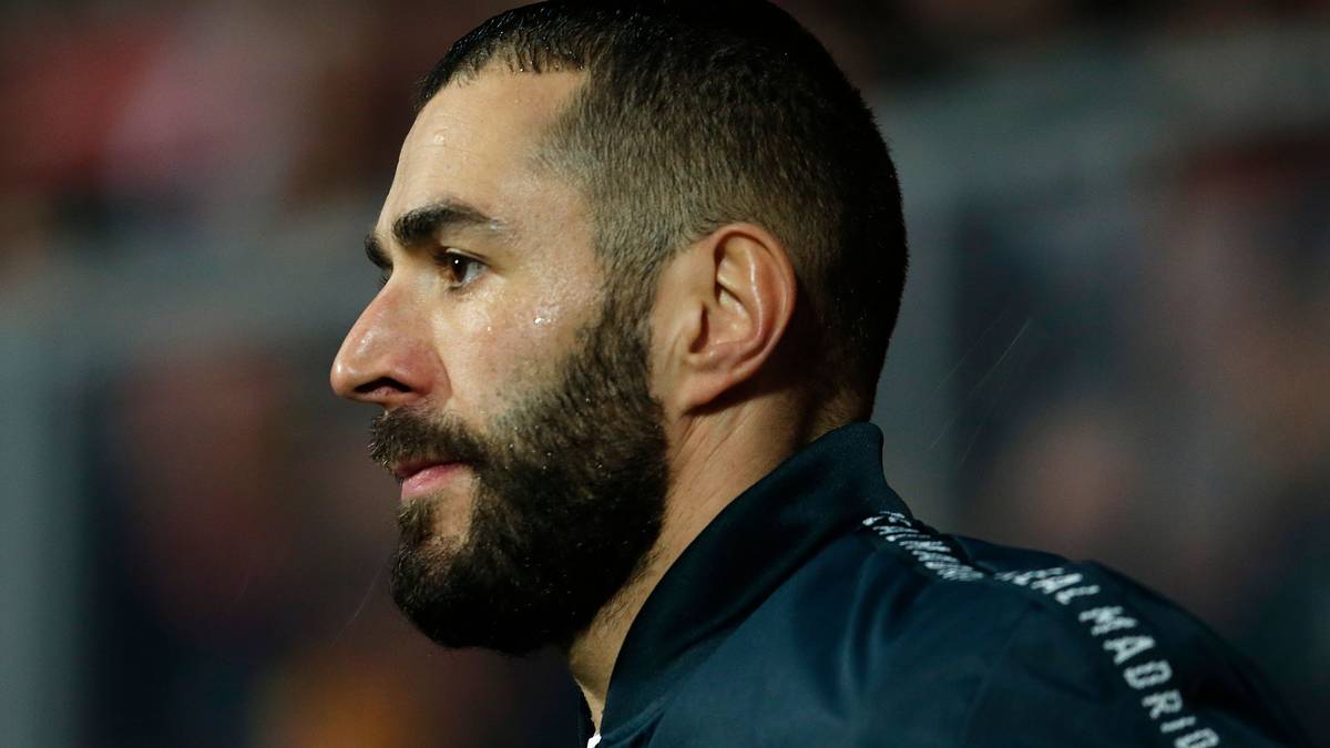 Karim Benzema wird im Februar 2019 ebenfalls ausgeraubt. Während der Real-Star beim 0:3 im Clasico gegen Barcelona Schiffbruch erleidet, räumen Diebe seine Villa leer
