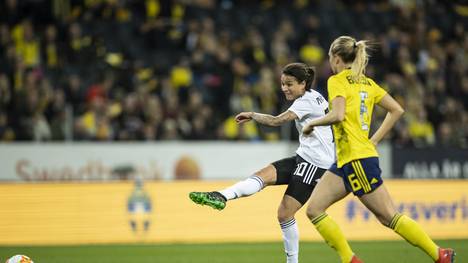 Die deutschen Damen um Dzsenifer Marozsan (l.) durften sich über einen Sieg gegen Schweden freuen
