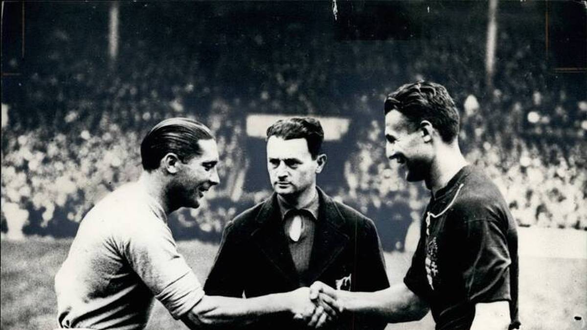 1938: Italien verteidigt in Frankreich den WM-Titel im Finale gegen Ungarn