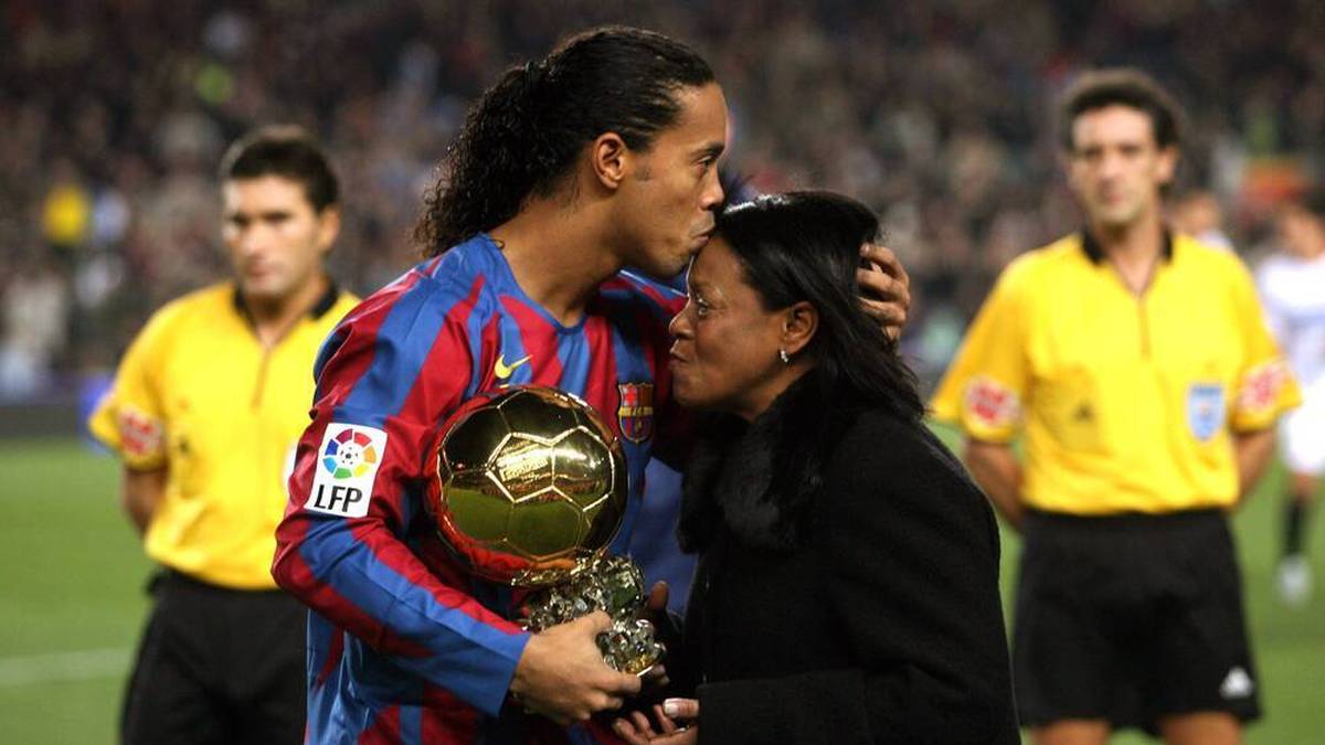 Ronaldinho mit seiner Mutter Miguelina im Jahr 2005