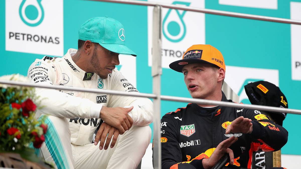 15. RENNEN, SEPANG: Malaysia liegt den Silberpfeilen einfach nicht. Eine Traumrunde beschert Hamilton dennoch die Pole, während Vettel im QF ohne Zeit bleibt. Im Rennen ist Hamilton zwar gegen Sieger Verstappen chancenlos, doch die WM-Führung baut er weiter aus. Vettel wird Vierter und klagt, dass Bottas erneut als Bremsklotz eingesetzt wurde. WM-STAND: Hamilton - Vettel 281:247