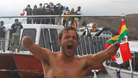 Schwimmer Theo Curin durchquert Titicacasee