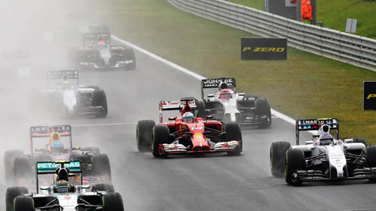 Nico Rosberg erwischt einen guten Start und kann sich vorne behaupten. Dahinter wird Vettel von Valtteri Bottas außen herum überholt. Alonso schiebt sich auf Platz vier