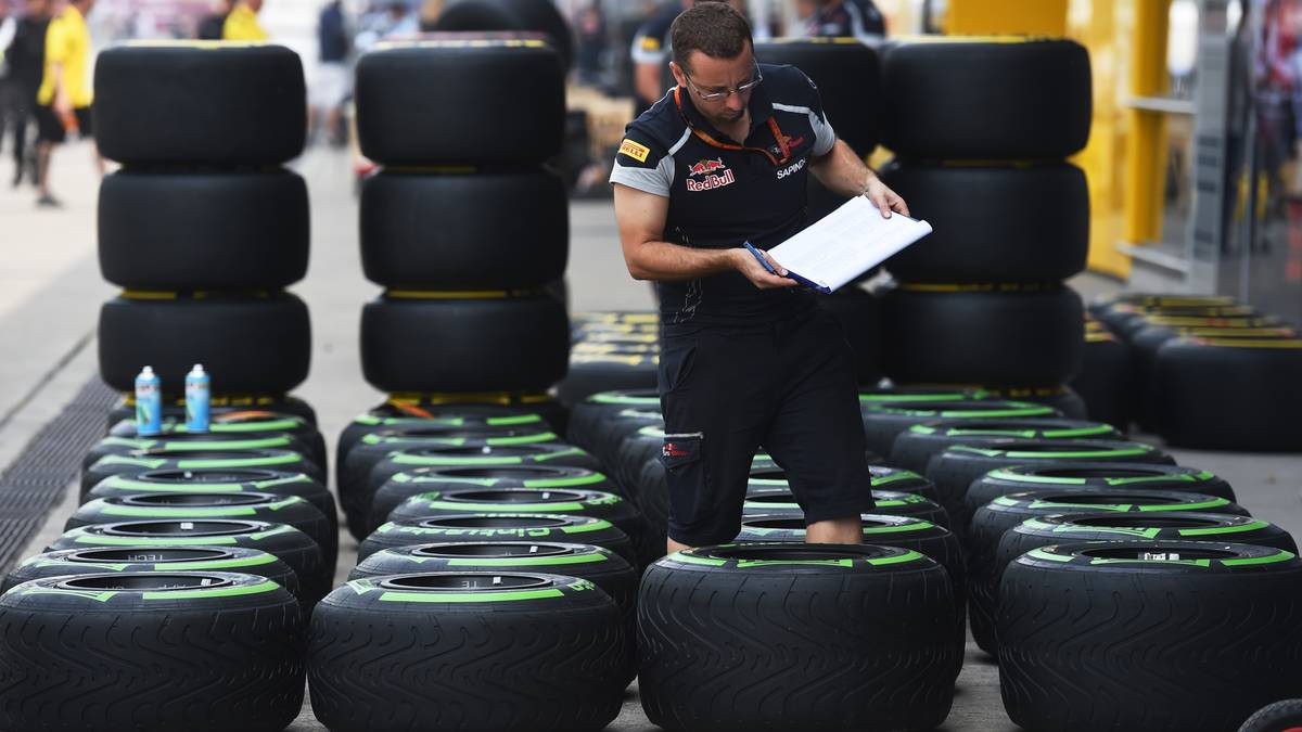 Wer die Wahl hat, hat die Qual: Für die Teams ist es gar nicht so leicht zu entscheiden, welche Reifen sie auf der abtrockenden Stecke verwenden sollen