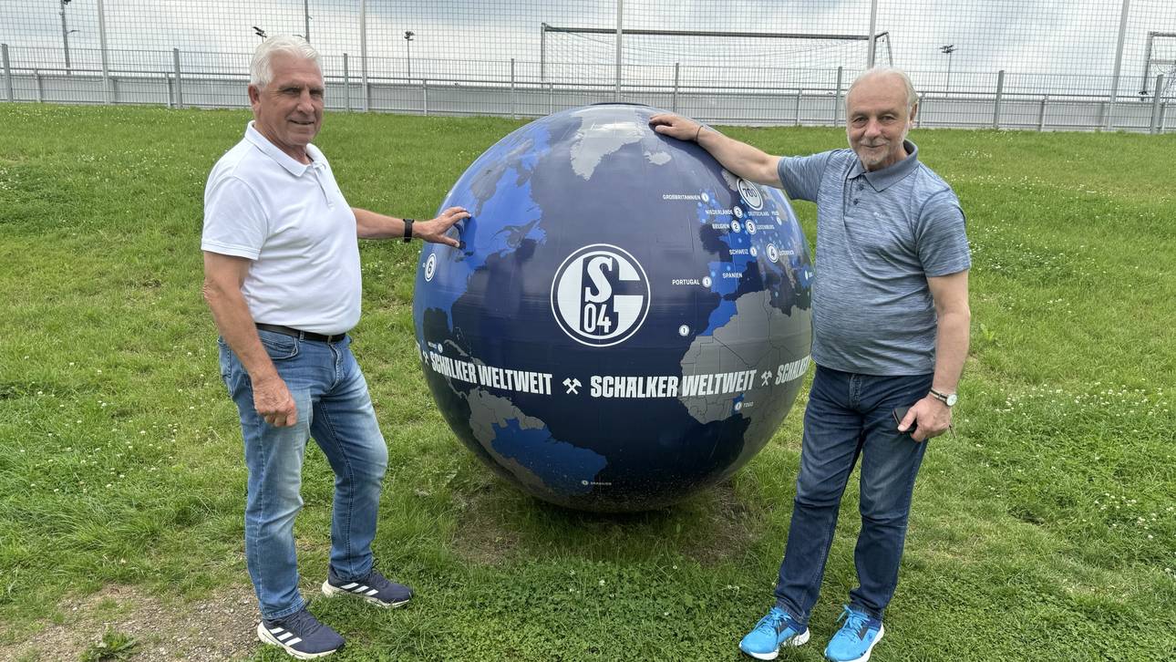 Klaus Fischer (l.) und Rüdiger Abramczik trugen früher das Schalke-Trikot