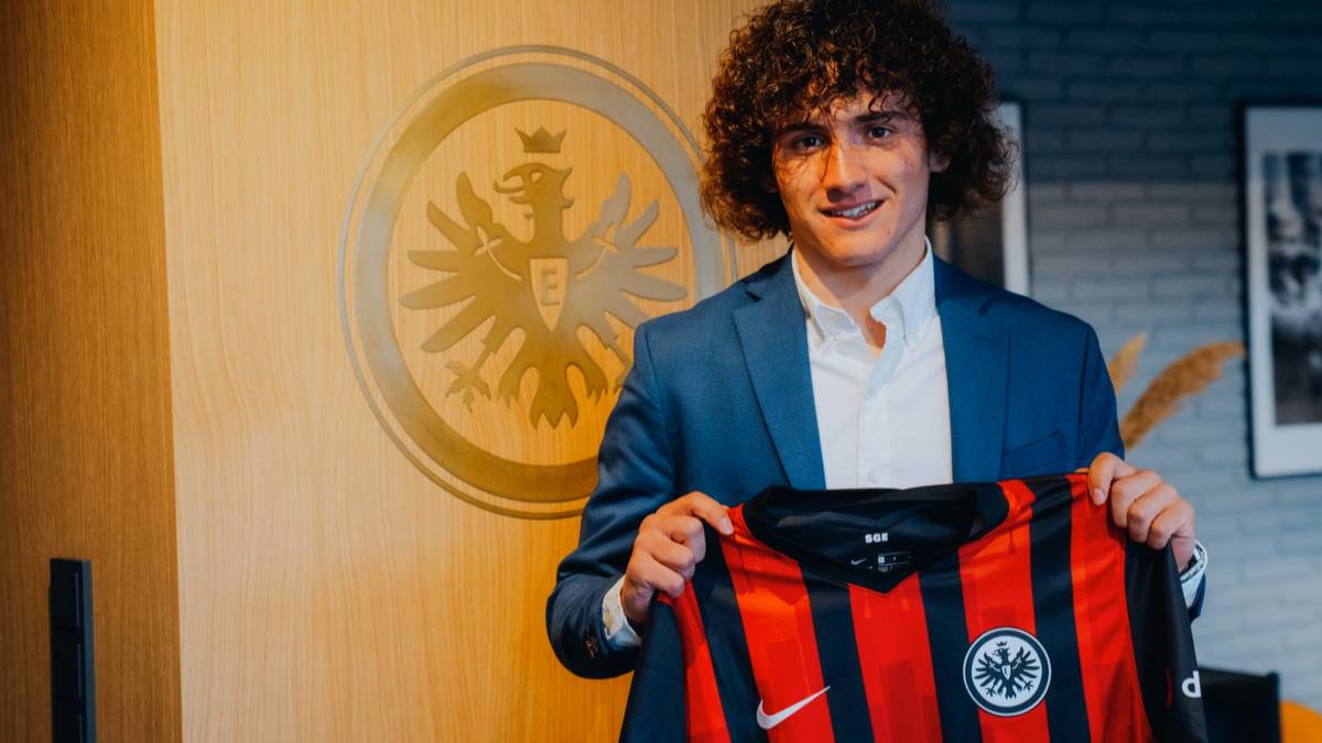Eintracht Frankfurt: Ben Manga erklärt Fabio-Blanco-Transfer