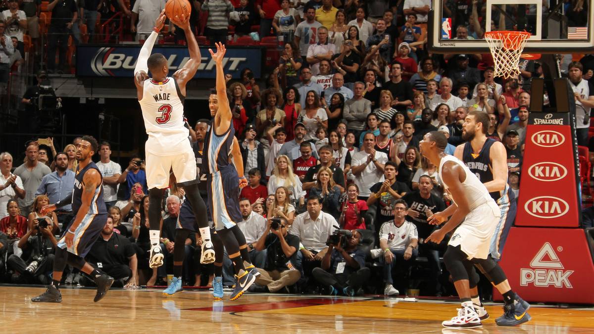 Den wichtigsten Treffer setzt dann Dwyane Wade. Der Altmeister trifft mit etwas Glück und ermöglicht Miami so den 100:97-Sieg