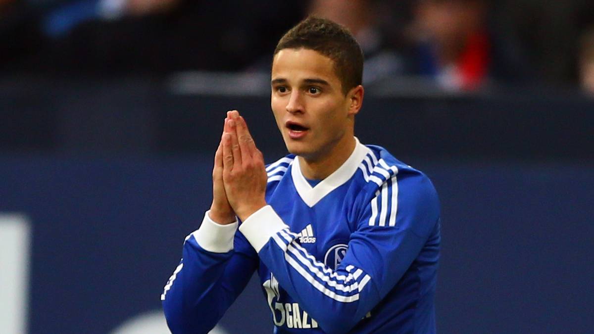 SCHALKE 04 / IBRAHIM AFFELAY: Der niederländische Nationalspieler wird 2012 für ein Jahr vom FC Barcelona ausgeliehen. Beginnt vielversprechend, unter anderem mit Toren im Revierderby und der Champions League. Nach einer Verletzung kurz vor der Hinrunde aber außer Gefecht 