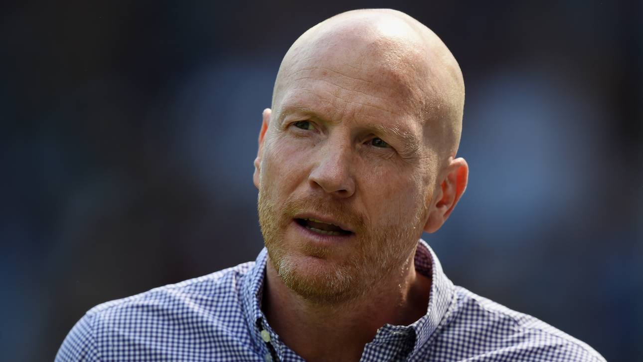 Sammer motzt über Rasen in Piräus