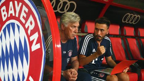 Davide Ancelotti (r.) war als Assistent seines Vaters Carlo Ancelotti beim FC Bayern tätig