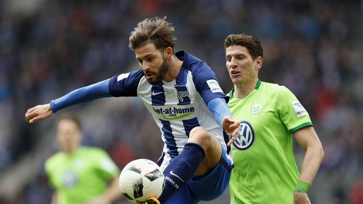 Marvin Plattenhardt (Hertha BSC). Der Linksverteidiger von Hertha BSC ist wohl die größte Überraschung im Aufgebot. Plattenhardt gilt nicht zuletzt als Freistoßspezialist
