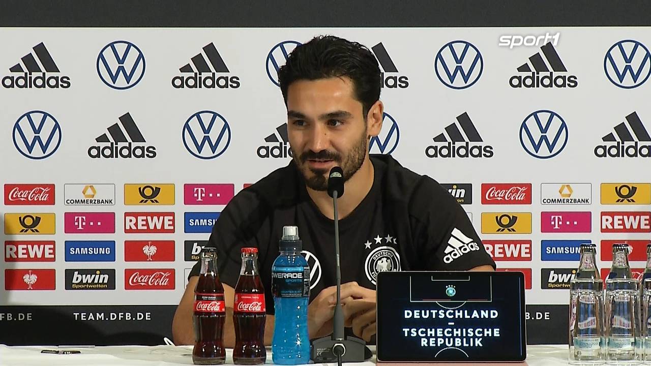 Löw mit flammendem Appell