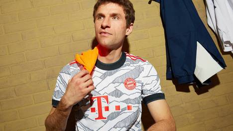 Das neue Champions-League-Trikot des FC Bayern ist enthüllt. Mit einem Bergpanorama als Muster will der FC Bayern in der Königsklasse angreifen.