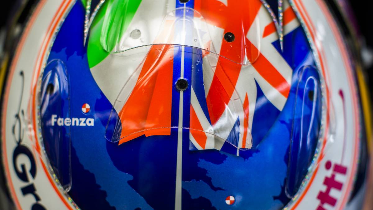 Daniel Ricciardo (2013, GP von Brasilien): Im letzten Rennen 2013 nutzt Daniel Ricciardo sein Helmdesign, um sich auf diese Weise von seinem Team Toro Rosso zu verabschieden, welches er im Anschluss in Richtung Red Bull verlässt