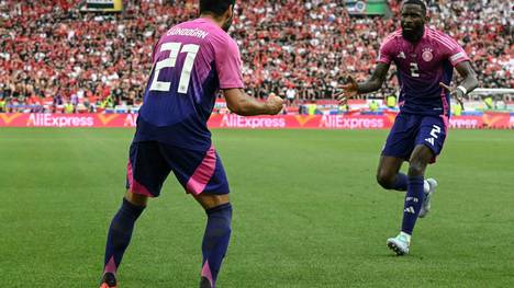 Ilkay Gündogan jubelt mit Antonio Rüdiger