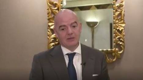 Im November startet die Fußball-WM in Katar und noch immer gibt es viel Kritik am Gastgeberland Katar. Für Gianni Infantino ist die WM jedoch die für die Gesellschaft so dringend benötigte Ablenkung.