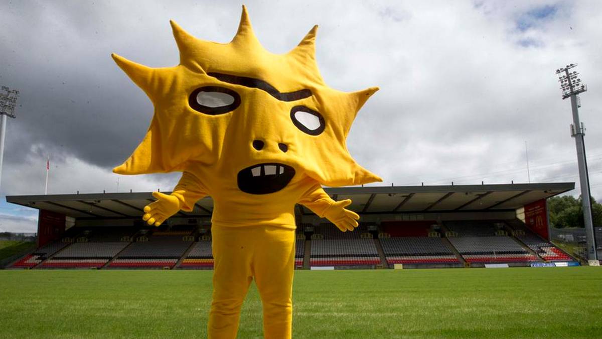 Nein, es ist keine Vogelscheuche. Auch wenn es als solche wohl äußerst effektiv wäre. Der schottische Erstligist Patrick Thistle FC hat einen neuen Sponsor - und damit auch ein neues Maskottchen. "Kingsley", benannt nach dem neuen Geldgeber Kingsford Capital Management, macht ab sofort die Stadien unsicher