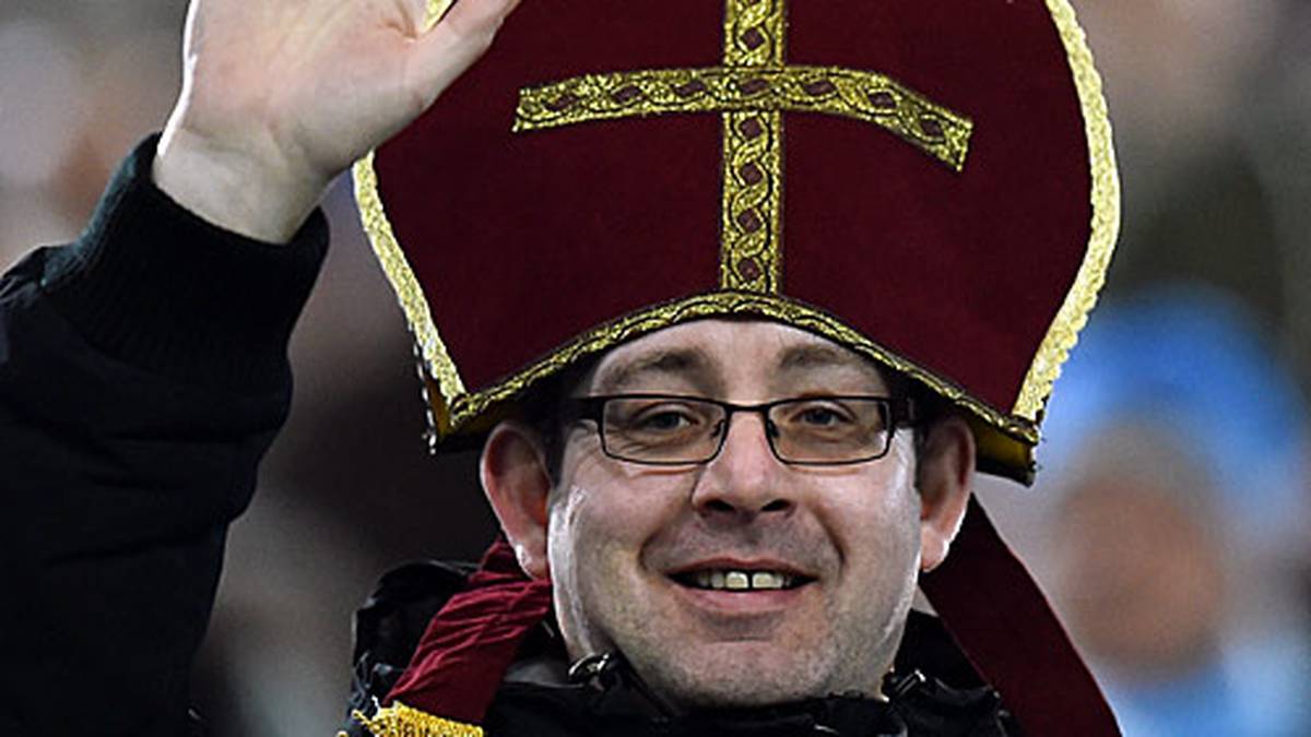 Er hebt die Hand! Alles gut, kann was werden heute