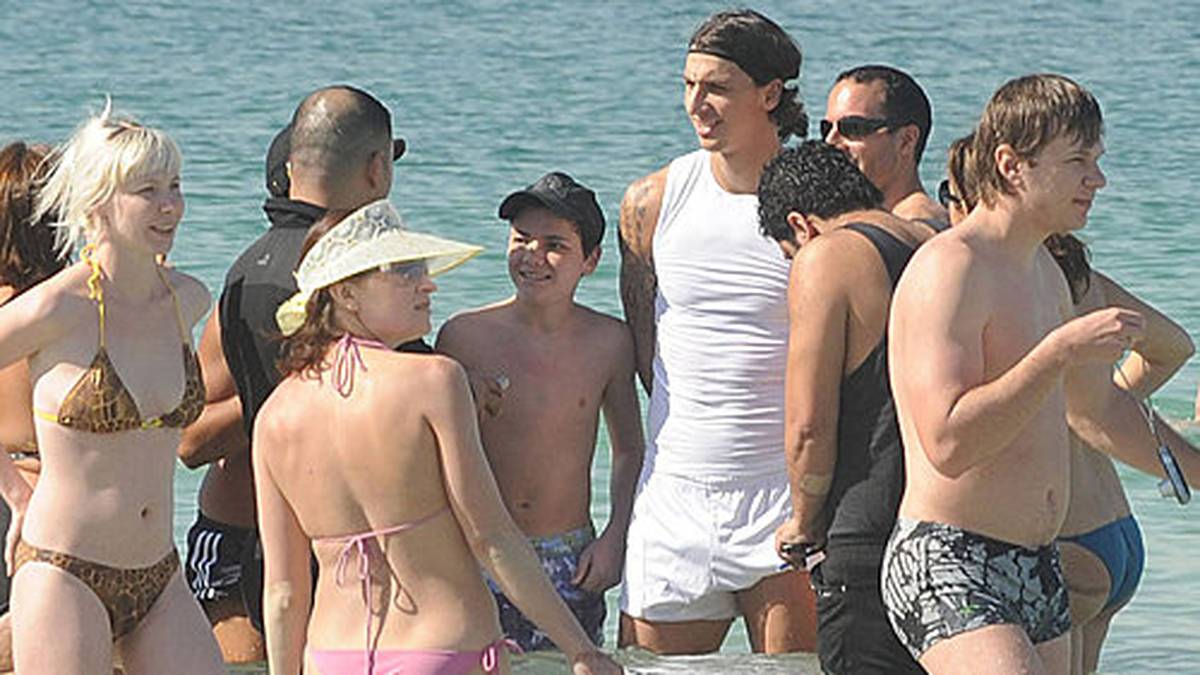 Aus dem "Krawallbruder" zu Schulzeiten wird also Zlatan Superstar, der auch viel für seine Heimat Malmö macht. Im Viertel Rosengard finanziert Ibrahimovic den Bau eines Fußballplatzes und findet letztlich sogar Eingang in die schwedische Sprache