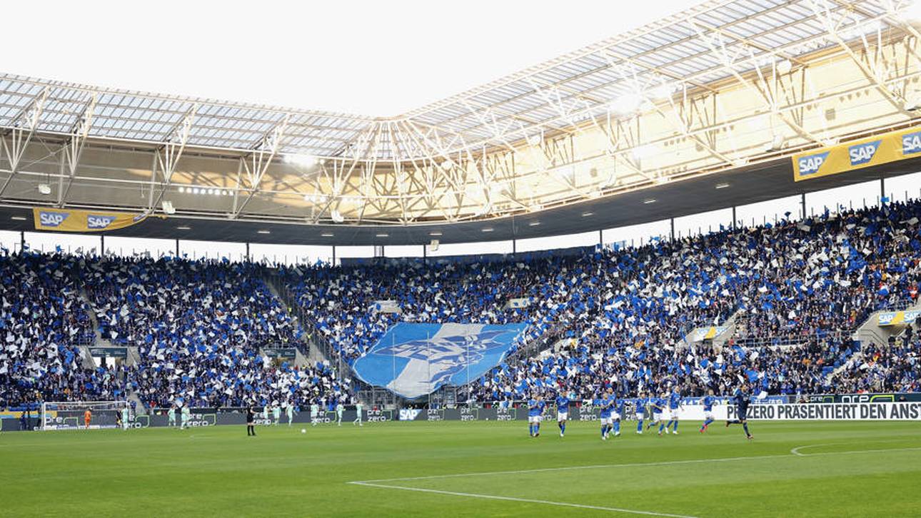 Security schubst S04-Fan von Treppe