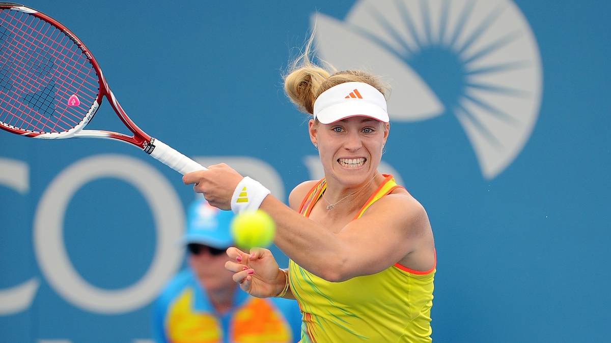 In den darauffolgenden Jahren kämpft sich Kerber in der Weltrangliste immer weiter nach vorne. Im Mai 2012 stößt sie erstmals in die Top Ten vor. Ihren ersten WTA-Titel heimst die Blondine im Februar desselben Jahres in Paris ein. Größere Erfolge als das Wimbledon-Halbfinale 2013 bleiben aber bis Ende 2015 aus