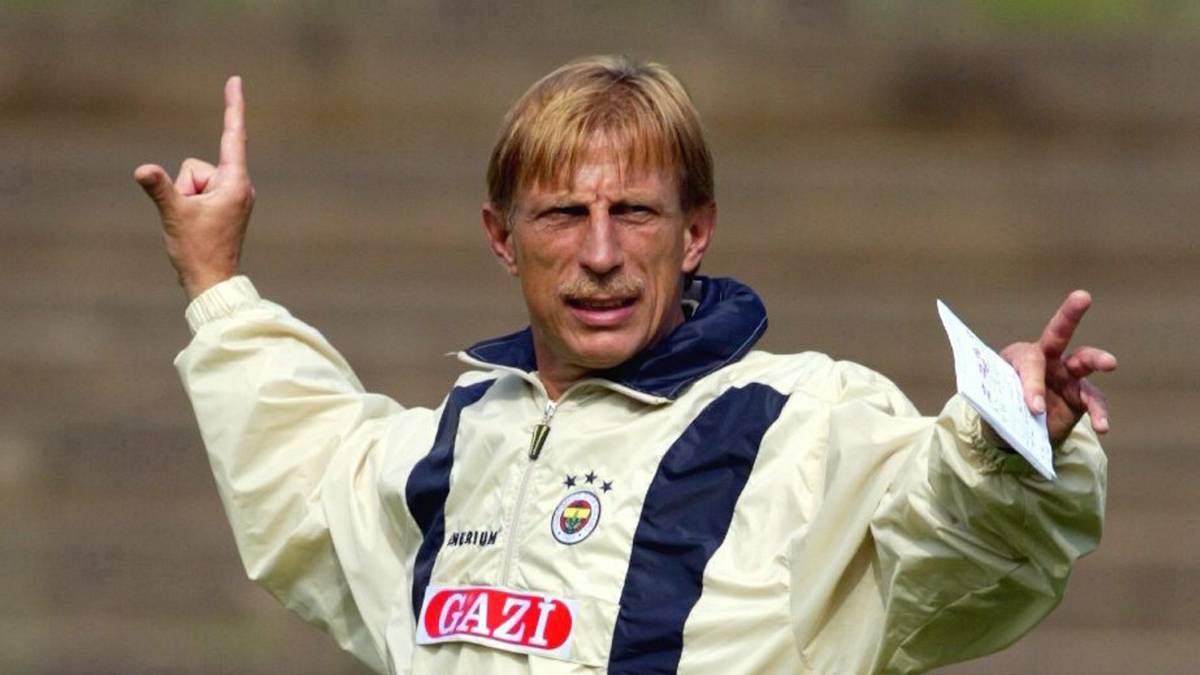 Nicht nur deutsche Spieler sondern auch zahlreiche Trainer gingen den Weg in die Türkei. Der Bekannteste ist wohl Christoph Daum. Er war sowohl für Besiktas und Stadtrivalen  Fenerbahce Istanbul, als auch für Bursaspor tätig. Daum traf an der Seitenlinie auch auf...