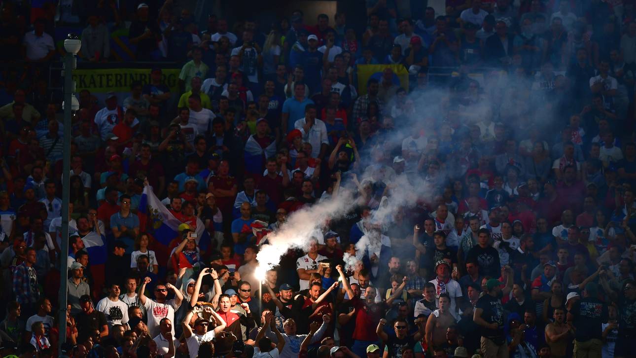 Fan schmuggelt Fackel im Hintern