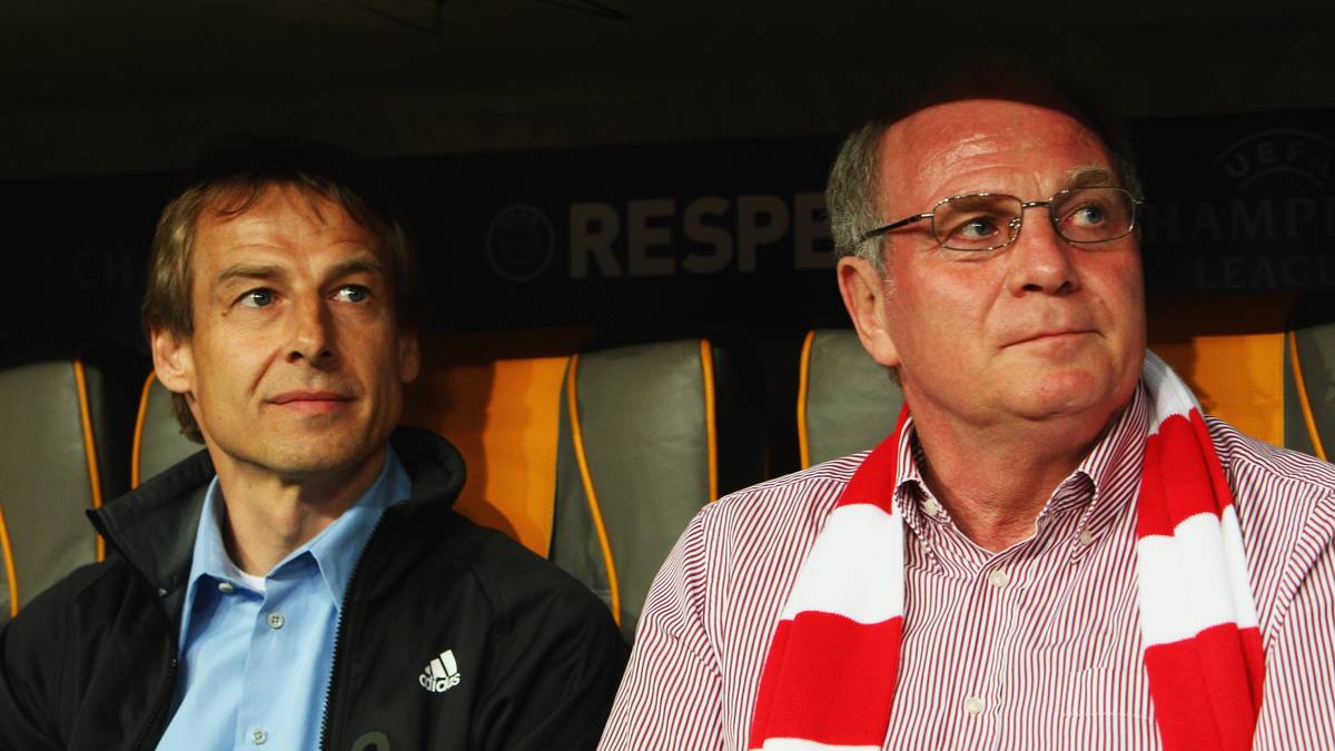 Manager Hoeneß nahm nach Klinsmanns Aus kein Blatt vor den Mund: "Jürgen ist ein unglaublich misstrauischer Mensch, der gern Leute um sich hat, die von ihm abhängig sind", lautete sein Urteil. An der Säbener Straße hat Klinsmann in der aktuellen Konstellation sicher keine Zukunft mehr