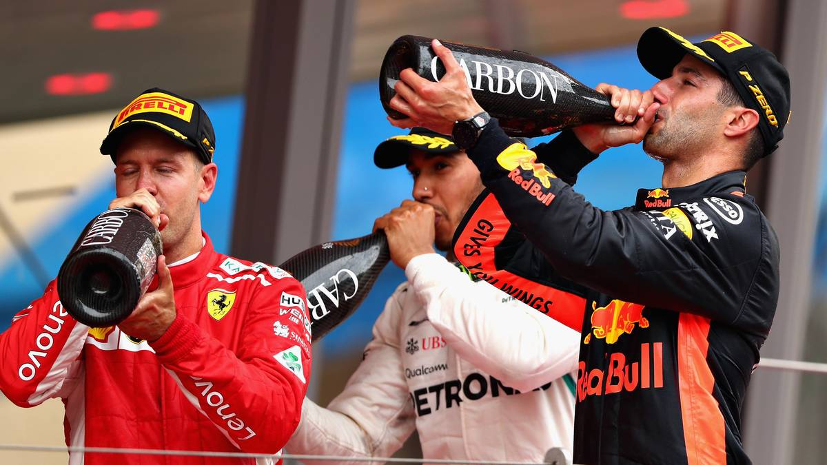 RENNEN 6 - MONACO: Im Fürstentum kann immer alles passieren – doch dieses Jahr war es wenig. Beim überraschenden Sieg von Daniel Ricciardo komplettieren Vettel und Hamilton das Podest. Der Brite bleibt WM-Führender mit 14 Punkten vor dem Ferrari-Piloten