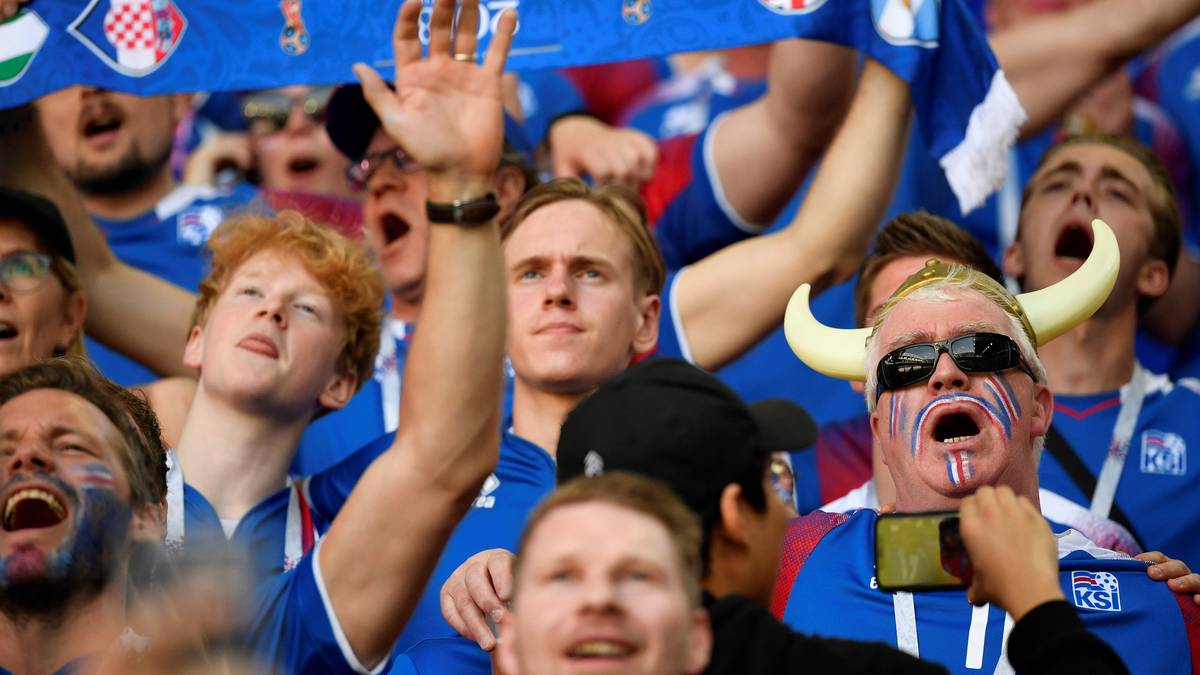 Doch auch Islands Anhänger sind zahlreich vertreten