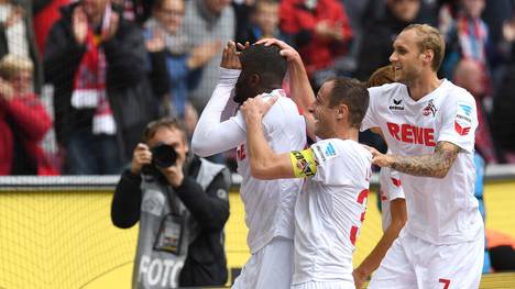 Die Spieler des 1. FC Köln bejubeln ihren sensationellen Saisonstart