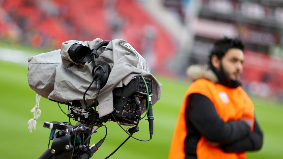 70 Prozent dieses Betrags wird nach der Fünfjahreswertung verteilt, fünf nach Nachhaltigkeit, zwei Prozent nach Nachwuchsarbeit. Die restlichen knapp 23 Prozent werden nach dem Kriterium "Wettbewerb" zugewiesen, wobei die 18 Vertreter in drei verschieden Gruppen unterteilt werden und innerhalb dieser Gruppe den gleichen Betrag kassieren