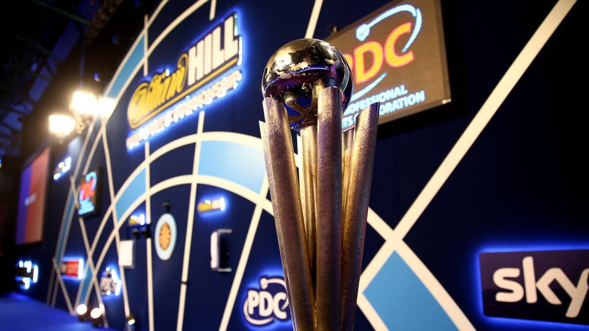 Der Rekord für die meisten 180er insgesamt im Turnier datiert aus dem Jahr 2019. Erstmals nahmen 96 Spieler, anstatt wie davor immer 72, an der WM teil. Durch das mehr an Spielen gab es natürlich auch mehr 180er - nämlich 880. Im Jahr zuvor waren es 660