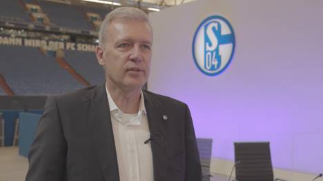 Aufgrund schwerwiegender technischer Probleme musste der FC Schalke 04 am Sonntag seine erstmals digital durchgeführte Mitgliederversammlung abbrechen. Dr. Jens Buchta erklärt sich danach.