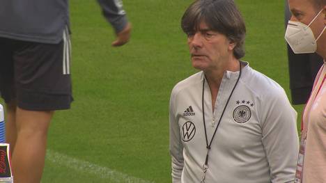 Nach dem 0:6 gegen Spanien bekommt der Bundestrainer vom DFB Zeit zur Aufarbeitung.