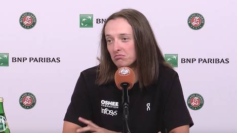 Während im Frauen-Tennis viele Spielerinnen Titel holen, sieht Iga Świątek bei den Männern klare Favoriten. Sinner dominiert, Alcaraz fehlt – das wirke derzeit etwas vorhersehbar.
