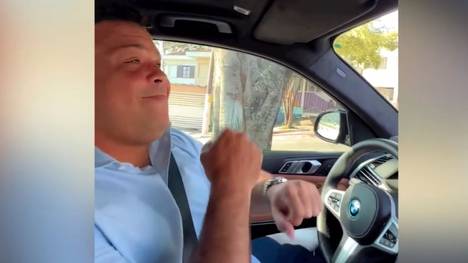 Real-Legende Ronaldo "il fenomeno" sorgt mit einem Carpool-Karaoke-Video für gute Laune. Der Brasilianer stellt unter Beweis, dass ihm der Rhythmus im Blut liegt.