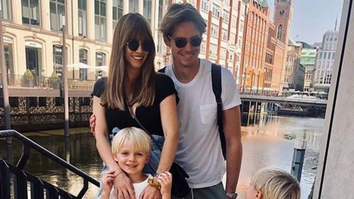 Top gestylt präsentierte sich auch das „Team Hitz“. Gemeinsam mit seiner Frau Patricia und den beiden Söhnen Laurin Rene und Matteo zog es Ersatzkeeper Marwin Hitz nach Hamburg