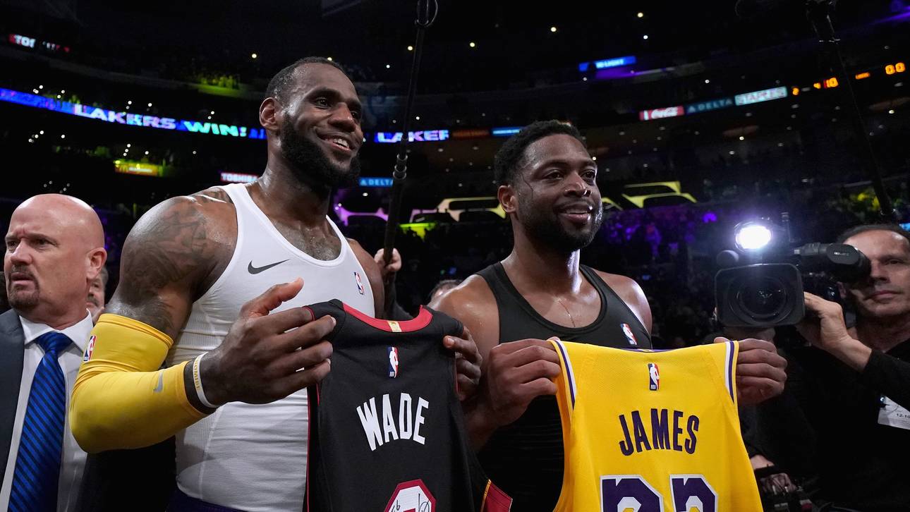 Miami Heat v Los Angeles Lakers