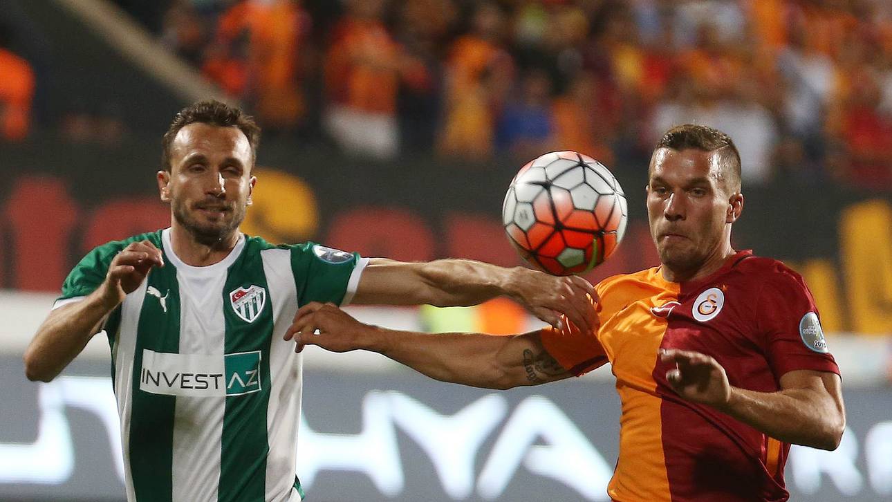 Podolski lässt mit Gala erneut Federn