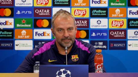 Vor dem Duell mit Piräus spricht Hansi Flick über seine emotionale Verwandlung. Der Barça-Coach erinnert sich an seine stoische Art beim 8:2-Sieg mit den Bayern und schwärmt von seiner neuen Liebe zum Klub.